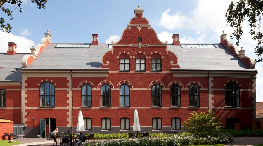 Ribe Art Museum as seen from the garden, photo: Anders Sune Berg