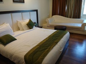 Treebo Tryst Parkk Boutique in Jodhpur, image may contain: Couch, Furniture, Bed, Cushion