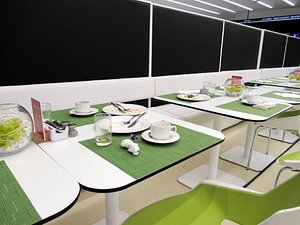 The mini fridge and kettle/tea cups - Picture of Barceló Sants, Barcelona -  Tripadvisor