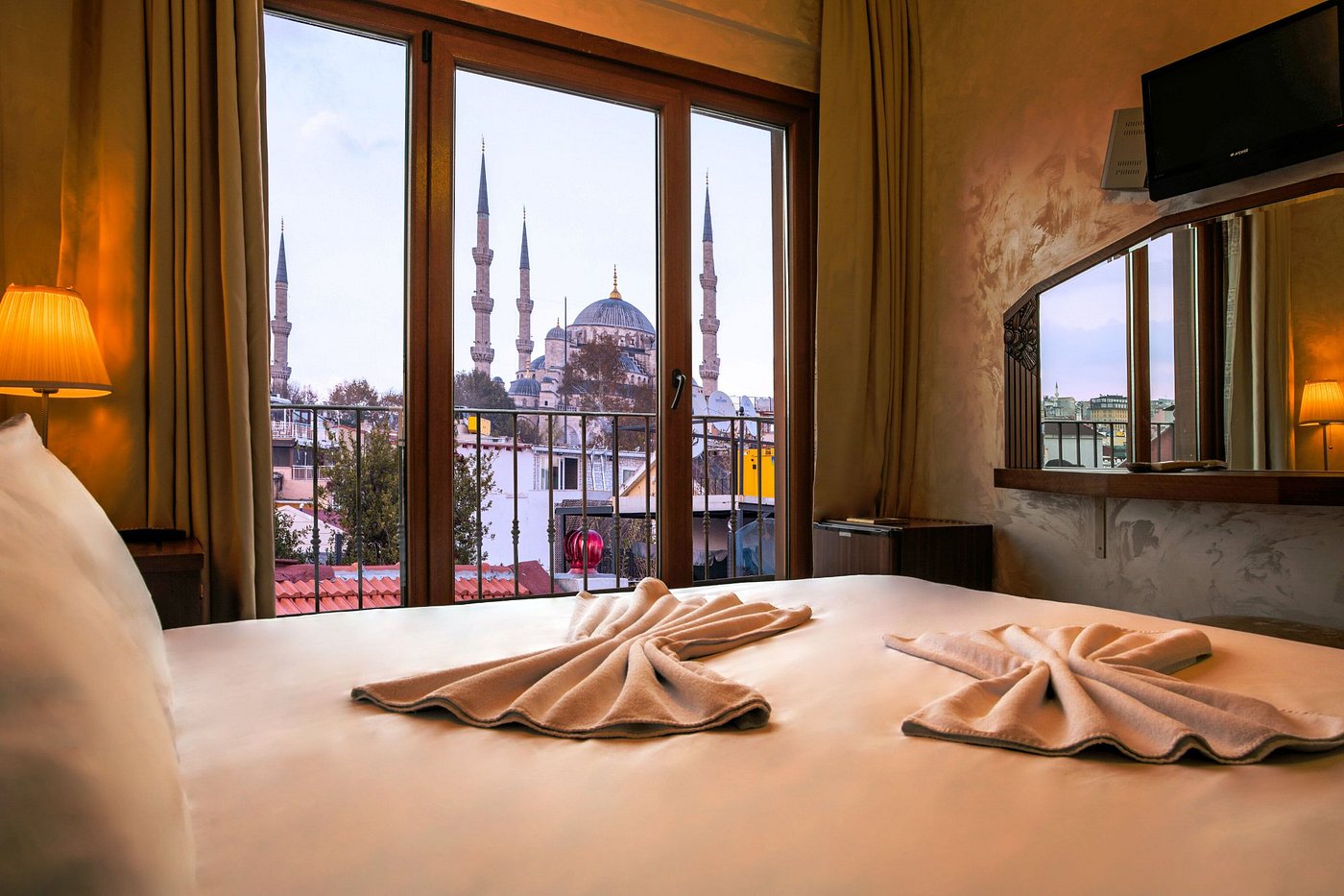 Palace hotel стамбула. Пьеро Палас Стамбул. Отель пера Палас. Отель пера Стамбул. Пера Палас в Стамбуле бронирование.