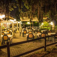 panoramica del giardino estivo