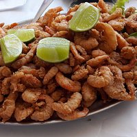 Porção de camarão frito