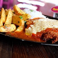 Parmegiana Prime - Filé Mignon empanado na farinha Panko, coberto com fondue de quatro queijos.