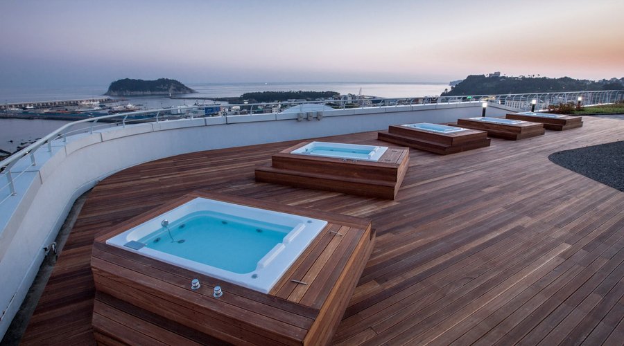 Rooftop Terrace & Jacuzzi