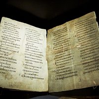 Les plus anciens fragments de la collection datant du VIIIe siècle.