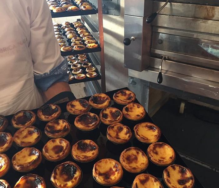 https://dynamic-media-cdn.tripadvisor.com/media/photo-o/11/5a/ee/a8/pasteis-de-nata-fabrica.jpg?w=700&h=600&s=1