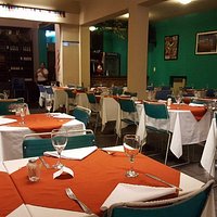 Interior amigos y comida
