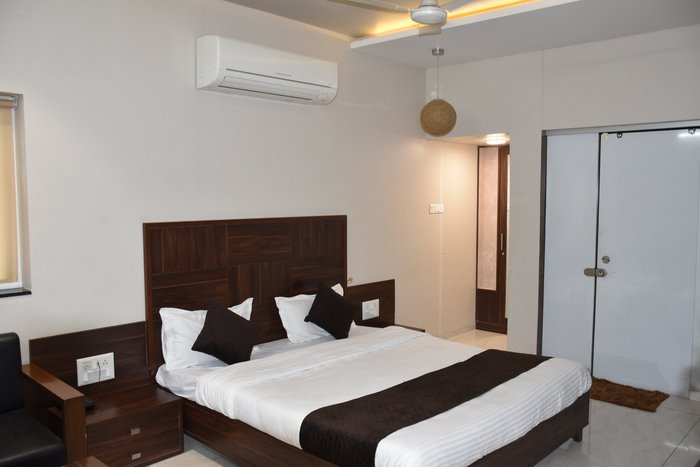 OM PALACE AND PARTY PLOT - Prices & Lodge Reviews (Bhavnagar, India)