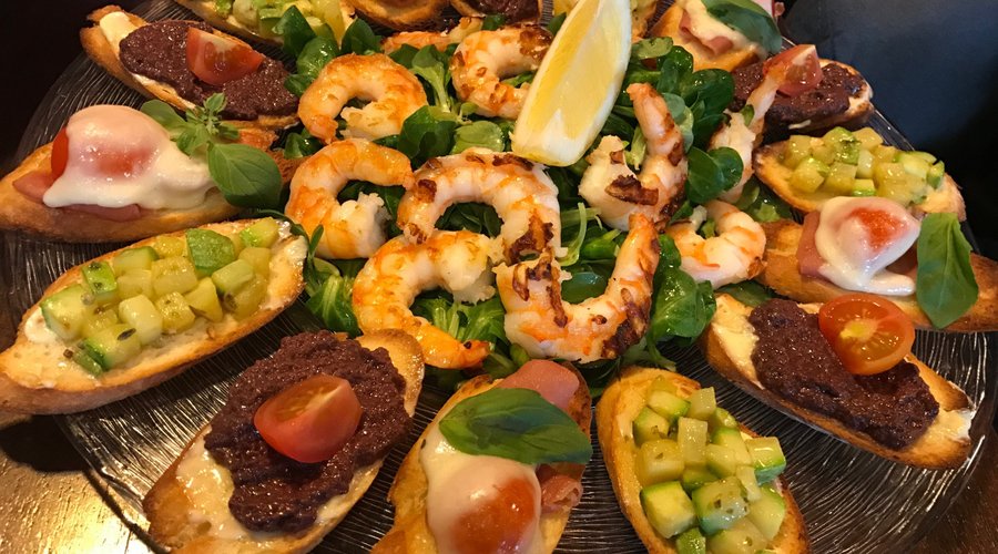 mix of bruschettes and shrips