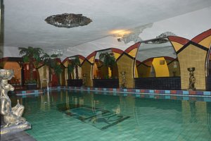حمام السباحة والشاطئ