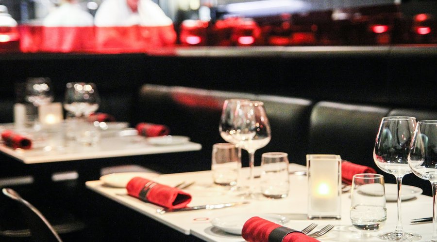 Accueil chaleureux au restaurant  