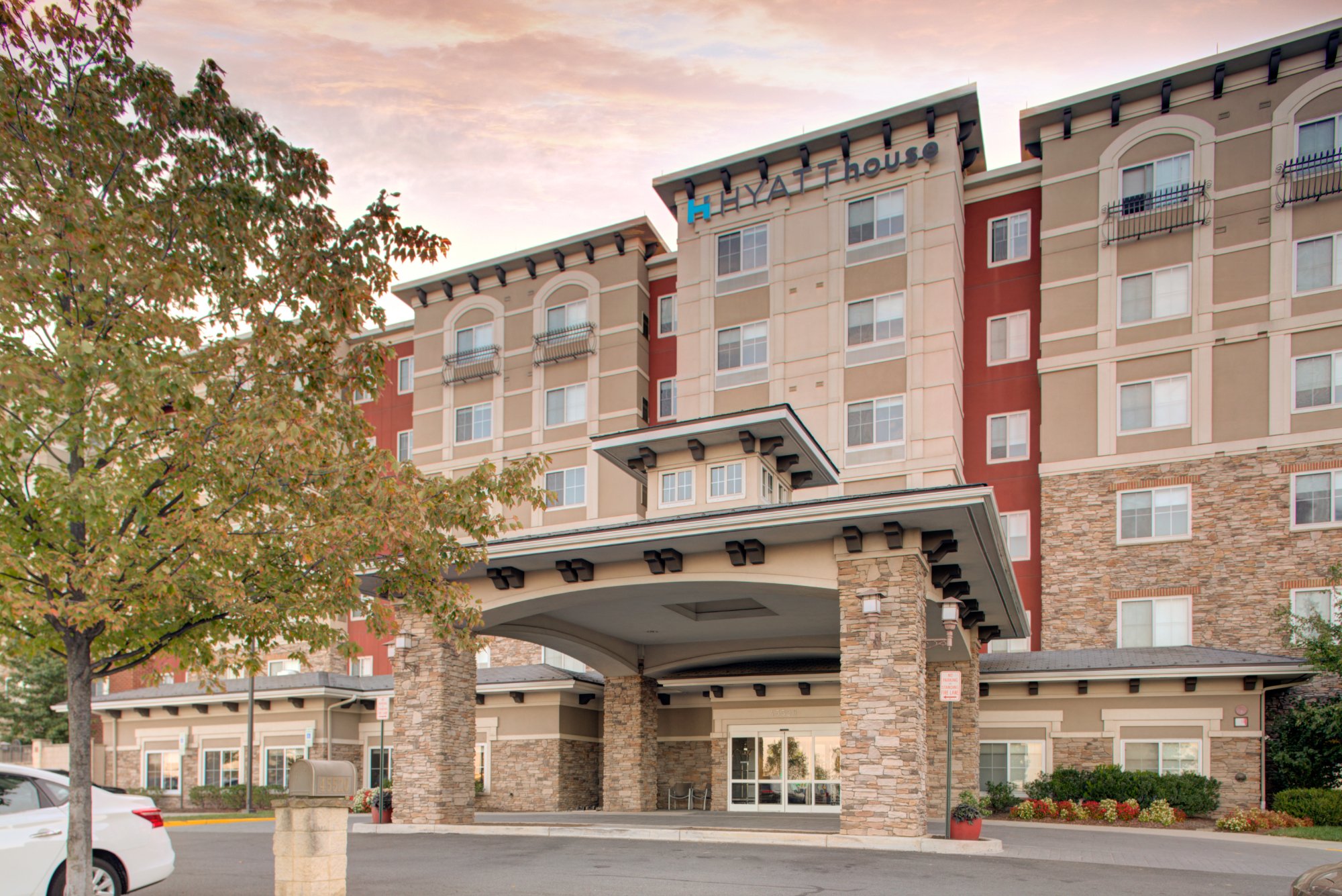 Hotel photo 4 of HYATT house Sterling/Dulles Airport-North.