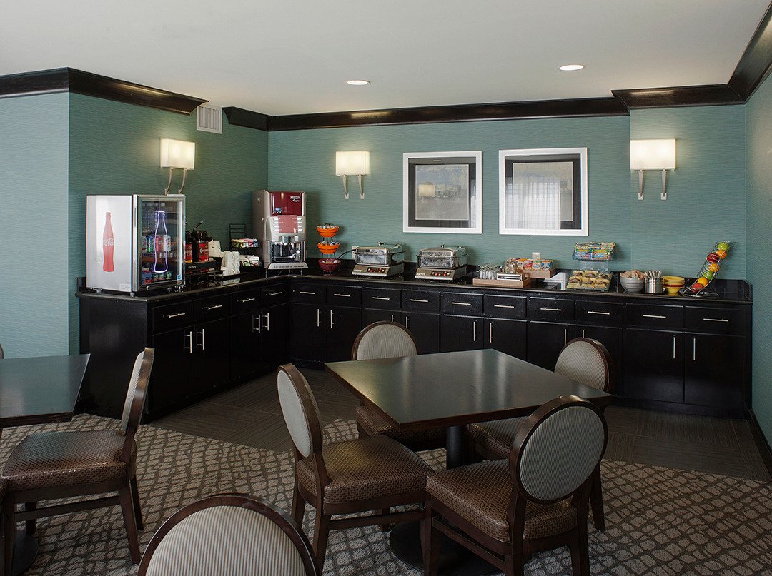 DOUBLETREE SUITES BY HILTON HOTEL BENTONVILLE Hotel Reviews Photos   Executive Level Lounge 