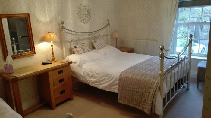 Entire House / Apartment Coach House 5min From Cardiff City Centre With  Parking, United Kingdom 