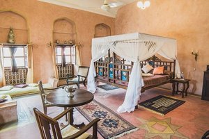 Room & Suite