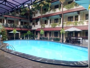 Kolam Renang & Pantai