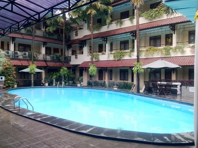 Cakra Kembang Hotel Pool Pictures & Reviews - Tripadvisor