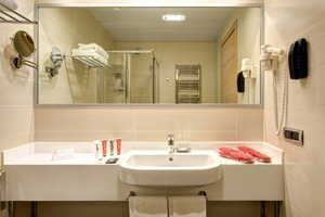 Room & Suite