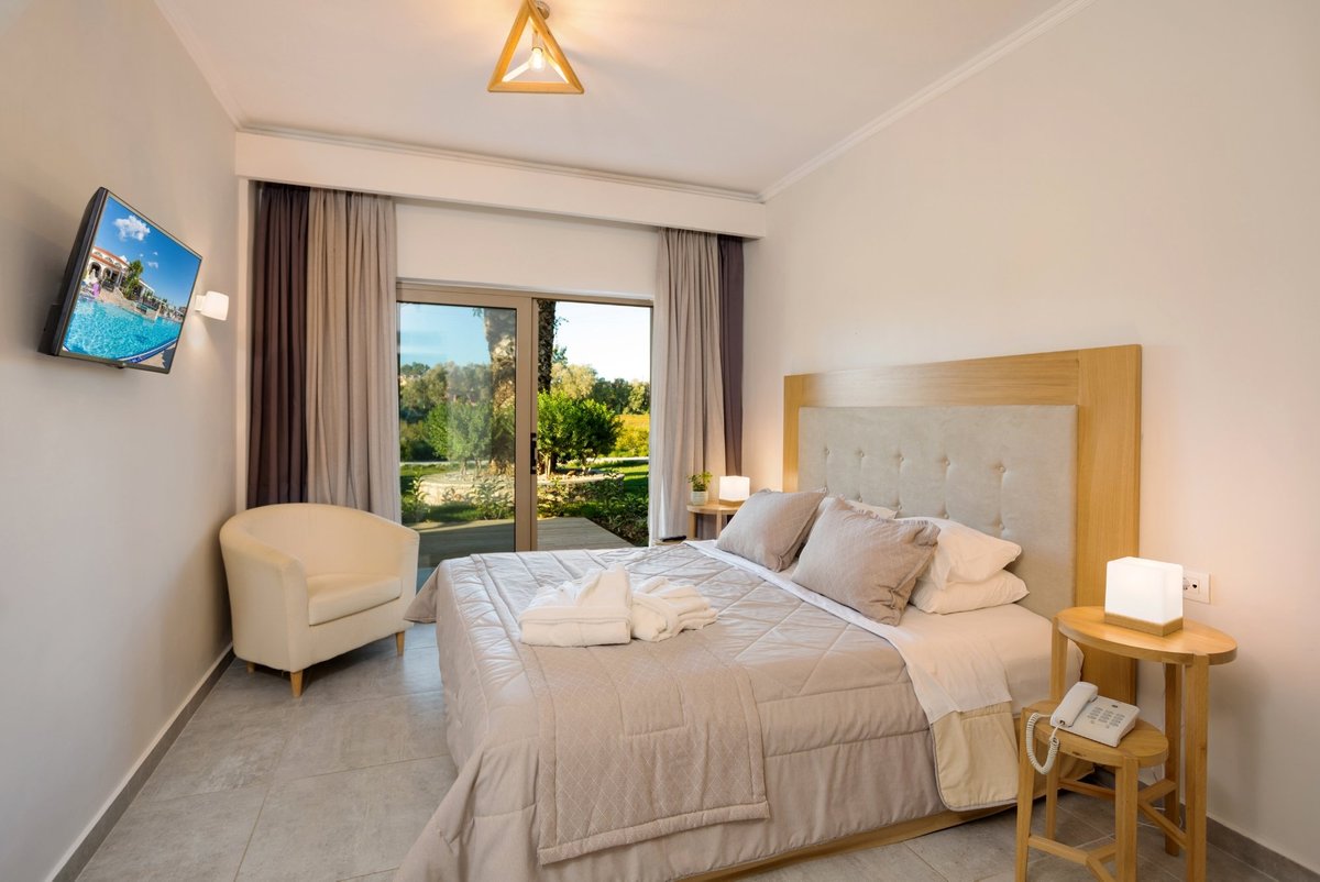 HOTEL VENUS & SUITES - Updated 2022 Prices & Reviews (Kalamaki, Greece)