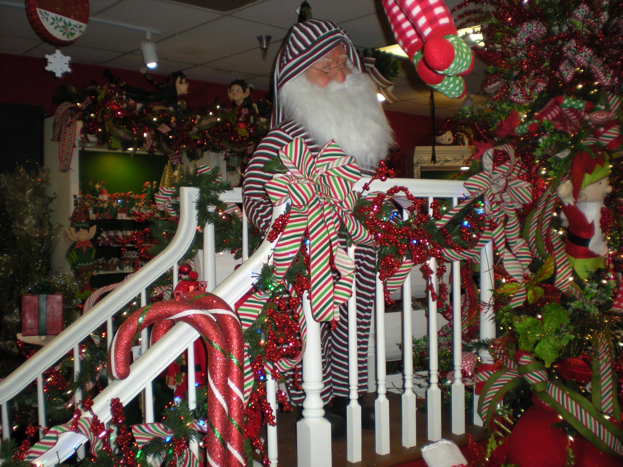 DECORATOR S WAREHOUSE Arlington All You Need To Know BEFORE You Go   Santa Ready To Turn In 