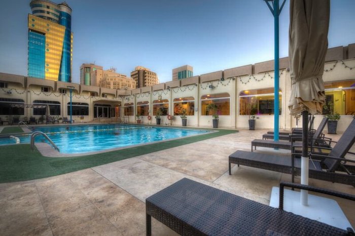 Golden Tulip Bahrain Pool: Pictures & Reviews - Tripadvisor