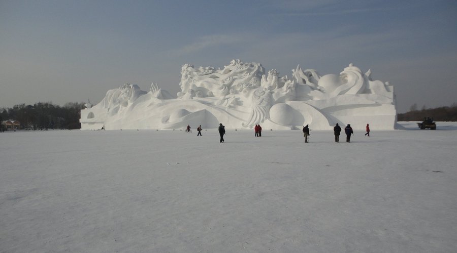 Harbin Group Tours Join Snow fair tour to visit the biggest snow sculpture on Sunisland 