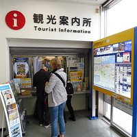 改札脇の小さな窓口