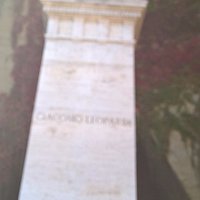 l'ara funebre a Leopardi