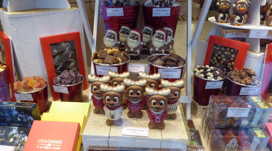 Seasonal window display