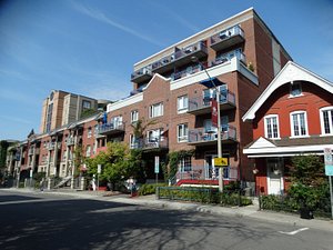 Byward Blue Inn in Ottawa, image may contain: City, Neighborhood, Urban, Apartment Building