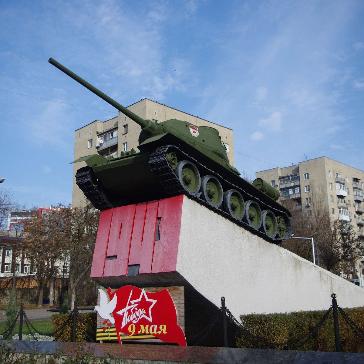 Памятник танк т-34 Ростов на Дону