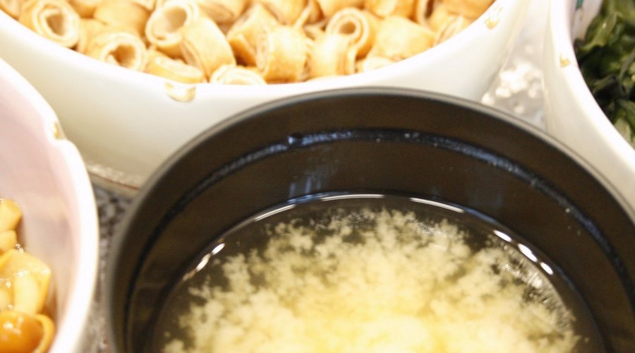  味噌汁の具もお好きなものをどうぞ