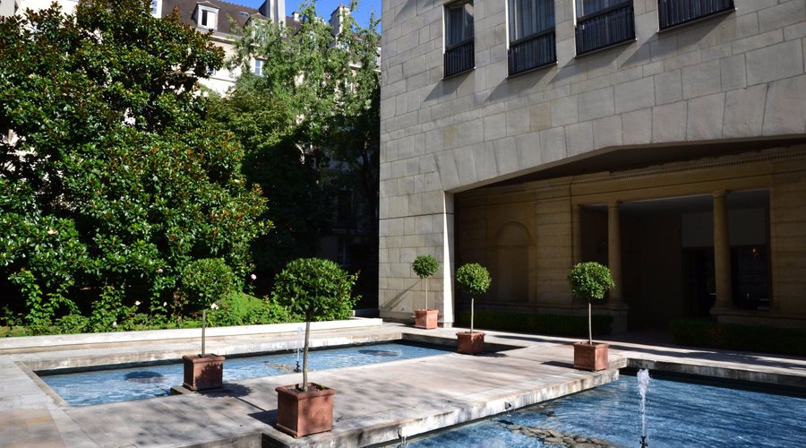 Building Ponds and Fountains - 16 rue du Parc Royal 