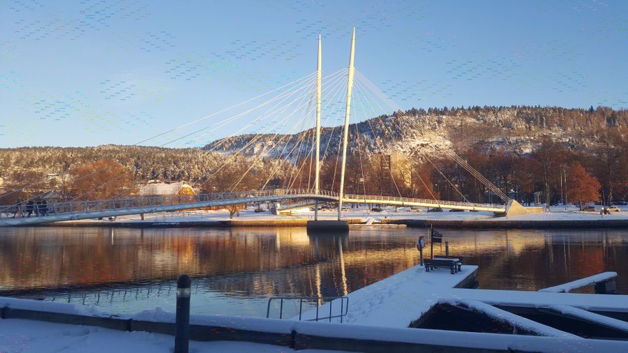 Die Brücke an einem sonnigen Dezembertag