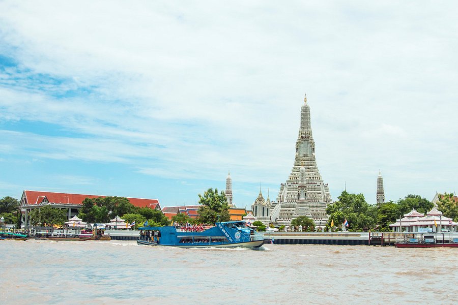 tourist boat chao phraya