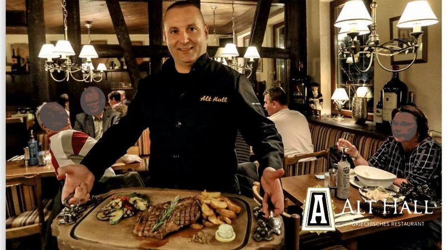 Der Chef mit seinen Steaks