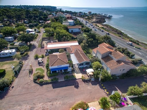 Accueil du camping face à la mer