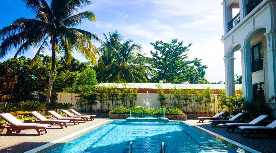Hotel Swimming Pool