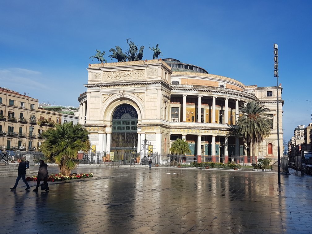 TEATRO POLITEAMA SICILIA ITALIA