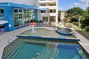 Ki-ea Apartments in Port Macquarie, image may contain: Resort, Hotel, Pool, Water