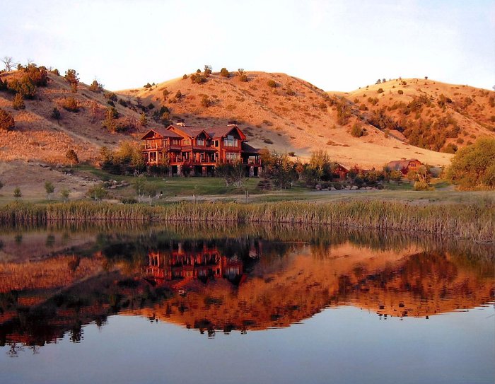 GREY CLIFFS RANCH - Hotel Reviews (Three Forks, MT)