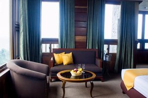 Room & Suite