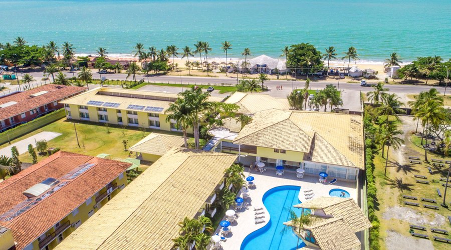 Foto aérea do Sunshine Praia Hotel, hotel fica localizado frente mar, na famosa Praia de Taperap