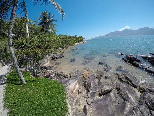 Praia do Viana é urbana e tem águas claras, mornas e tranquilas. É ideal  para crianças e quem busca tranquilidade. - Picture of Ilhabela, State of  Sao Paulo - Tripadvisor