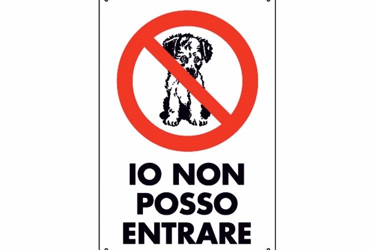 Regolamento CEE.Nei luoghi PRIVATI aperti al pubblico l'ingresso è a discrezione del titolare 