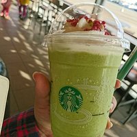 店の中はカウンター席が中心です