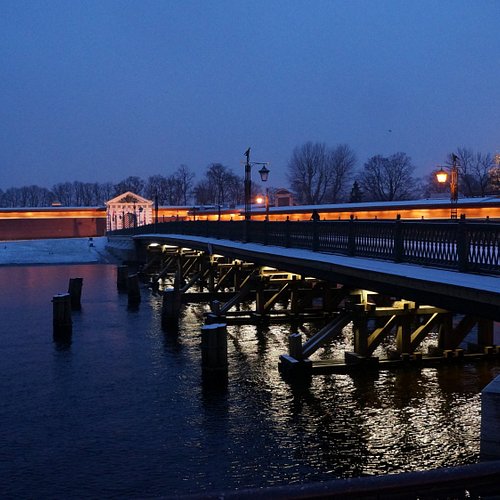 На разводном мосту в Питере нарисовали громадный член - Версия для печати - ДД