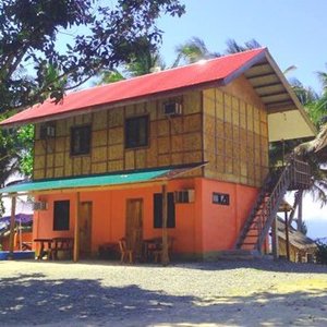 Entire beachfront house (4rooms in total) 