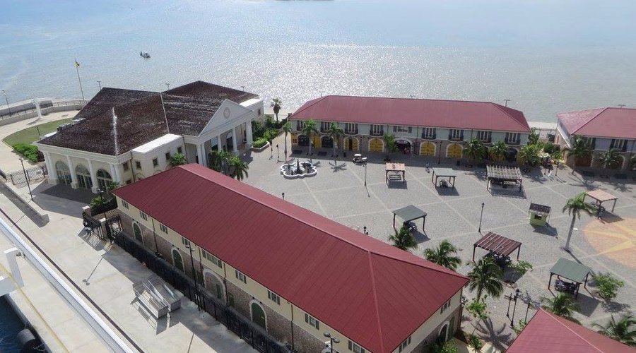 Villa with all the shops right where you get off the boat.
