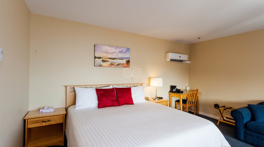 The Honeymoon King Room at the Rum Runner Inn